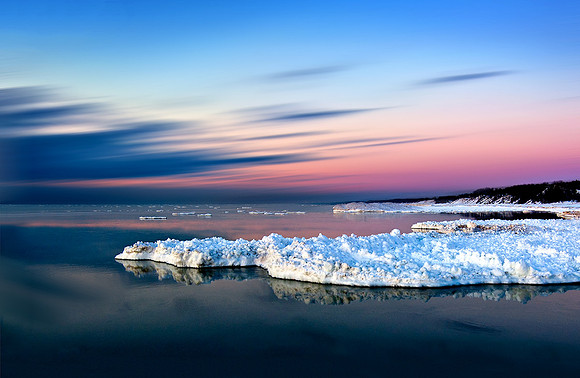 WINTER ICE LAKE MICHIGAN