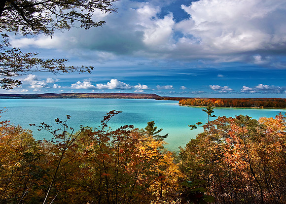 GLEN LAKE