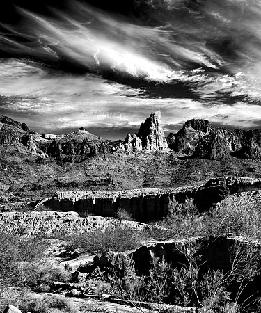 MAIN NEEDLES  BLACK AND WHITE